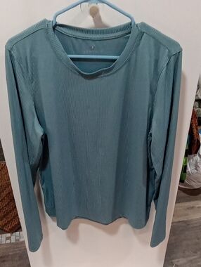 (34) Danskin Ribbed Long-Sleeve Top in Teal Blue